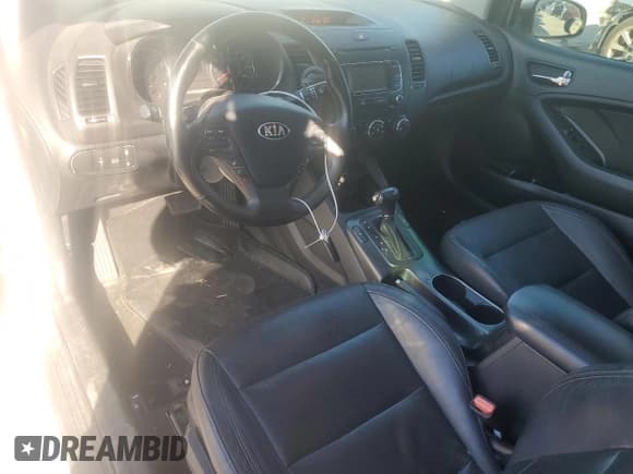 ✅ 2015 Kia Forte EX • VIN: KNAFX6A83F5296363 • Лот: 89659795. Опубликован ранее на Copart с пробегом 142 592 миль. Бесплатный доступ к архиву аукционных продаж из США и подробный отчёт об истории автомобиля на DreamBid. Изображение 8.