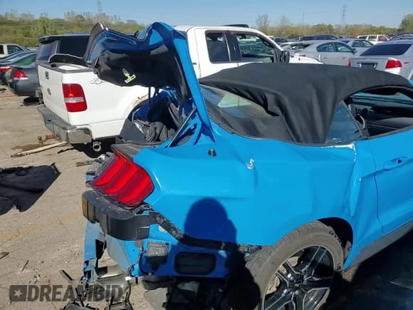 ✅ 2023 Ford Mustang GT Premium • VIN: 1FATP8FF3P5102205 • Lot: 76253414. Wystawiony na Copart z przebiegiem 15 474 mil. Bezpłatny archiwum sprzedaży aukcyjnych z USA i szczegółowy raport historii pojazdu na DreamBid. Zdjęcie 13.