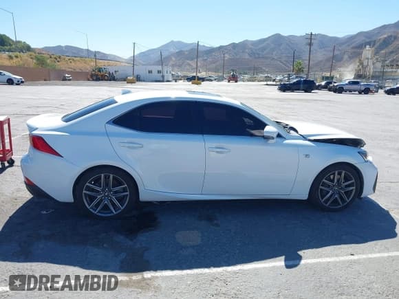 ✅ 2017 Lexus IS 200t • VIN: JTHBA1D23H5053960 • Lot: 42876263. Wystawiony na IAAI z przebiegiem 146 850 mil. Bezpłatny archiwum sprzedaży aukcyjnych z USA i szczegółowy raport historii pojazdu na DreamBid. Zdjęcie 13.