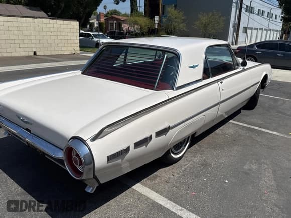 ✅ 1962 Ford Thunderbird • VIN: 2Y83Z132224 • Лот: 69468205. Опубликован ранее на Copart с пробегом 41 380 миль. Бесплатный доступ к архиву аукционных продаж из США и подробный отчёт об истории автомобиля на DreamBid. Изображение 4.