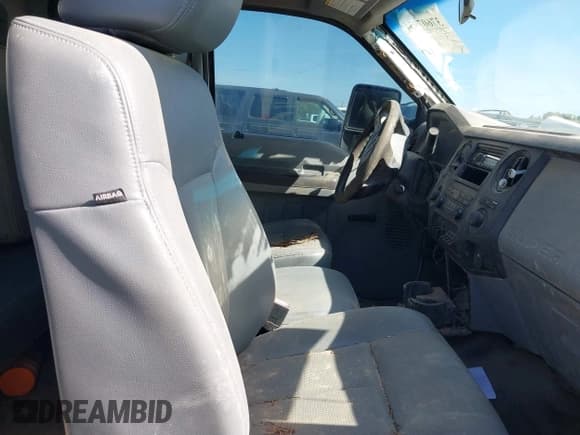 ✅ 2014 Ford F-250 XL • VIN: 1FT7X2B60EEB08149 • Lot: 37607954. Wystawiony na IAAI z przebiegiem Nie podano. Bezpłatny archiwum sprzedaży aukcyjnych z USA i szczegółowy raport historii pojazdu na DreamBid. Zdjęcie 5.