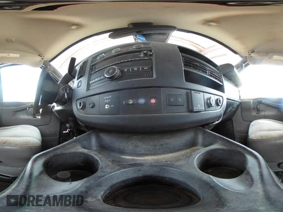 ✅ 2019 Chevrolet Express Passenger LT • VIN: 1GAZGPFG7K1201240 • Lot: 42419677. Wystawiony na IAAI z przebiegiem 190 781 mil. Bezpłatny archiwum sprzedaży aukcyjnych z USA i szczegółowy raport historii pojazdu na DreamBid. Zdjęcie 19.