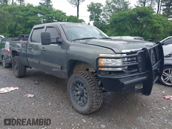 ✅ 2011 Chevrolet Silverado 2500HD LTZ • VIN: 1GC1KYC81BF148673 • Lot: 42200409. Listed on IAAI with 274,432 mi. Free auction sales archive from the USA and detailed vehicle history report at DreamBid. Image 1.