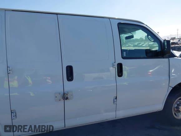 ✅ 2015 Chevrolet Express Cargo • VIN: 1GCWGFCF6F1246210 • Lot: 43363270. Listed on IAAI with 153,514 mi. Free auction sales archive from the USA and detailed vehicle history report at DreamBid. Image 14.