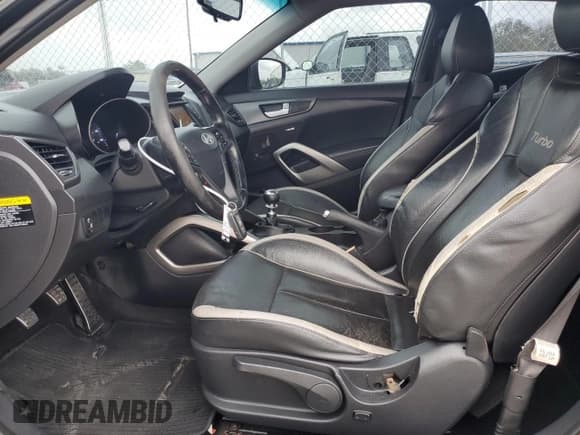 ✅ 2013 Hyundai Veloster Turbo • VIN: KMHTC6AE2DU179539 • Lot: 79493004. Wystawiony na Copart z przebiegiem 279 797 mil. Bezpłatny archiwum sprzedaży aukcyjnych z USA i szczegółowy raport historii pojazdu na DreamBid. Zdjęcie 7.