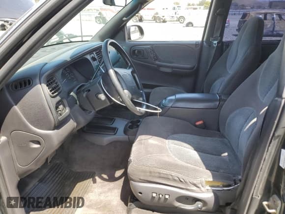 ✅ 1999 Dodge Durango • VIN: 1B4HR28Z3XF618019 • Lot: 61286655. Wystawiony na Copart z przebiegiem 210 992 mil. Bezpłatny archiwum sprzedaży aukcyjnych z USA i szczegółowy raport historii pojazdu na DreamBid. Zdjęcie 7.