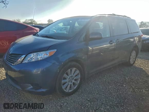 ✅ 2014 Toyota Sienna LE • VIN: 5TDJK3DC2ES072147 • Lot: 96370815. Listed on Copart with 101,572 mi. Free auction sales archive from the USA and detailed vehicle history report at DreamBid. Image 1.