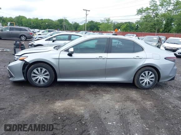 2022 Toyota Camry Hybrid LE z VIN 4T1C31AK4NU588863, wystawiony jako IAAI lot #42375893 z przebiegiem 218 285 mil mil oraz . Historia ofert i sprzedaży dostępna na DreamBid. Obrazek 14.