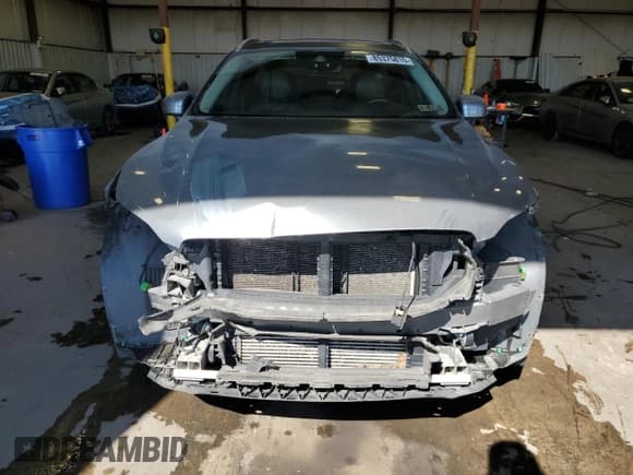 ✅ 2019 Volvo XC60 Momentum • VIN: LYV102RK7KB177929 • Lot: 85375815. Wystawiony na Copart z przebiegiem 90 455 mil. Bezpłatny archiwum sprzedaży aukcyjnych z USA i szczegółowy raport historii pojazdu na DreamBid. Zdjęcie 5.