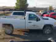 2011 Chevrolet Silverado 2500HD Work Truck z VIN 1GC0KVCG8BZ403514, wystawiony jako IAAI lot #43476303 z przebiegiem 224 583 mil mil oraz . Historia ofert i sprzedaży dostępna na DreamBid. Obrazek 14.