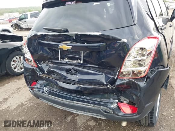 ✅ 2022 Chevrolet Trax LS • VIN: KL7CJNSMXNB503258 • Lot: 42073263. Wystawiony na IAAI z przebiegiem 89 406 mil. Bezpłatny archiwum sprzedaży aukcyjnych z USA i szczegółowy raport historii pojazdu na DreamBid. Zdjęcie 12.