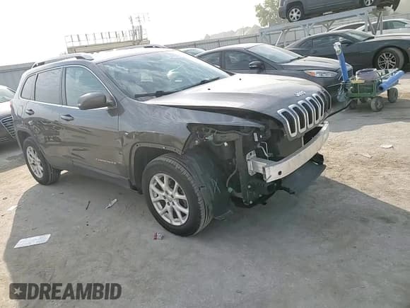 ✅ 2017 Jeep Cherokee Latitude • VIN: 1C4PJMCB8HW646850 • Lot: 84464355. Wystawiony na Copart z przebiegiem 122 509 mil. Bezpłatny archiwum sprzedaży aukcyjnych z USA i szczegółowy raport historii pojazdu na DreamBid. Zdjęcie 14.