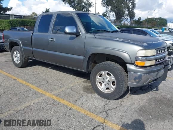 ✅ 2001 Chevrolet Silverado 1500 LS • VIN: 1GCEK19T71E135693 • Лот: 43726560. Опубликован ранее на IAAI с пробегом 256 344 миль. Бесплатный доступ к архиву аукционных продаж из США и подробный отчёт об истории автомобиля на DreamBid. Изображение 1.