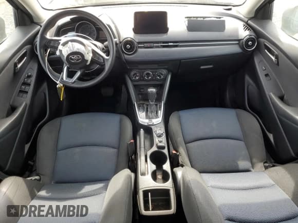 ✅ 2020 Toyota Yaris LE • VIN: 3MYDLBYVXLY712001 • Lot: 92403465. Wystawiony na Copart z przebiegiem 82 458 mil. Bezpłatny archiwum sprzedaży aukcyjnych z USA i szczegółowy raport historii pojazdu na DreamBid. Zdjęcie 8.