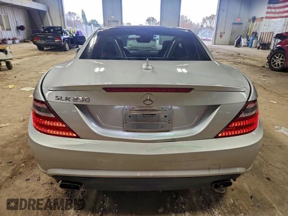 ✅ 2015 Mercedes-Benz SLK 250 • VIN: WDDPK4HA4FF111501 • Lot: 94542715. Listed on Copart with 85,092 mi. Free auction sales archive from the USA and detailed vehicle history report at DreamBid. Image 6.
