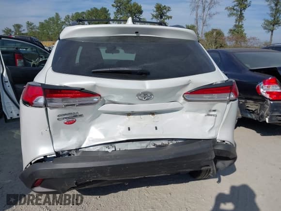 ✅ 2022 Toyota Corolla Cross LE • VIN: 7MUBAABG5NV021538 • Lot: 43474751. Wystawiony na IAAI z przebiegiem 81 009 mil. Bezpłatny archiwum sprzedaży aukcyjnych z USA i szczegółowy raport historii pojazdu na DreamBid. Zdjęcie 6.