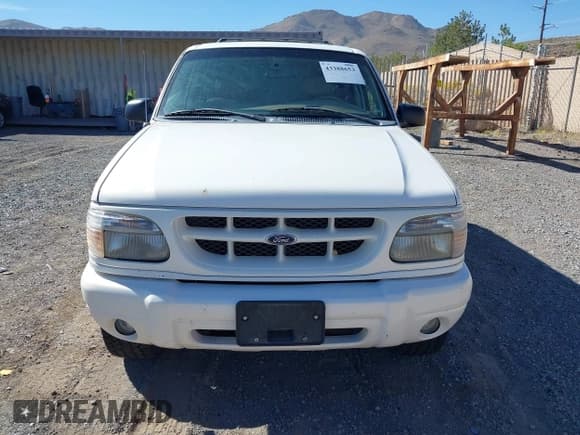 ✅ 1999 Ford Explorer XLT • VIN: 1FMZU34E2XZB27806 • Lot: 43388653. Wystawiony na IAAI z przebiegiem 255 273 mil. Bezpłatny archiwum sprzedaży aukcyjnych z USA i szczegółowy raport historii pojazdu na DreamBid. Zdjęcie 6.
