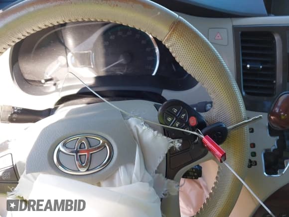 ✅ 2011 Toyota Sienna Limited • VIN: 5TDYK3DC0BS144053 • Lot: 43415700. Listed on IAAI with 189,013 mi. Free auction sales archive from the USA and detailed vehicle history report at DreamBid. Image 11.