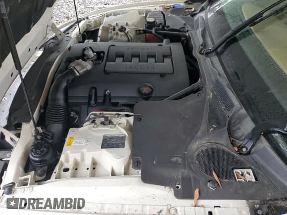 ✅ 2007 Jaguar XK • VIN: SAJWA44B375B09256 • Lot: 70043985. Wystawiony na Copart z przebiegiem 58 125 mil. Bezpłatny archiwum sprzedaży aukcyjnych z USA i szczegółowy raport historii pojazdu na DreamBid. Zdjęcie 11.