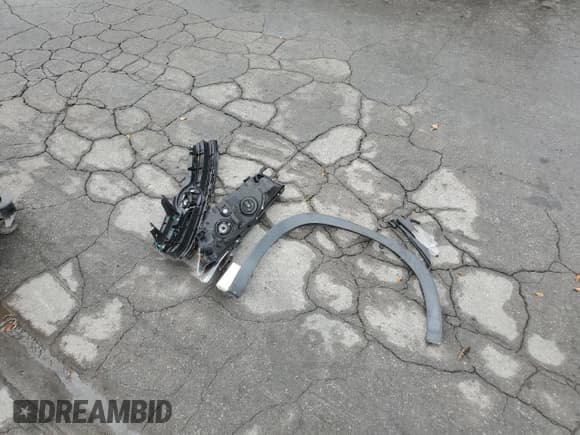 ✅ 2014 Toyota Highlander LE • VIN: 5TDZARFH9ES006003 • Lot: 85746945. Wystawiony na Copart z przebiegiem 93 391 mil. Bezpłatny archiwum sprzedaży aukcyjnych z USA i szczegółowy raport historii pojazdu na DreamBid. Zdjęcie 13.