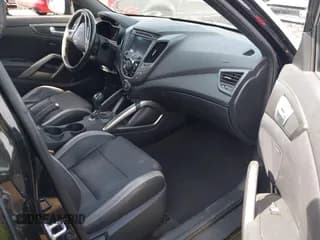 ✅ 2016 Hyundai Veloster Turbo • VIN: KMHTC6AE8GU255625 • Lot: 41479623. Wystawiony na IAAI z przebiegiem 94 011 mil. Bezpłatny archiwum sprzedaży aukcyjnych z USA i szczegółowy raport historii pojazdu na DreamBid. Zdjęcie 5.