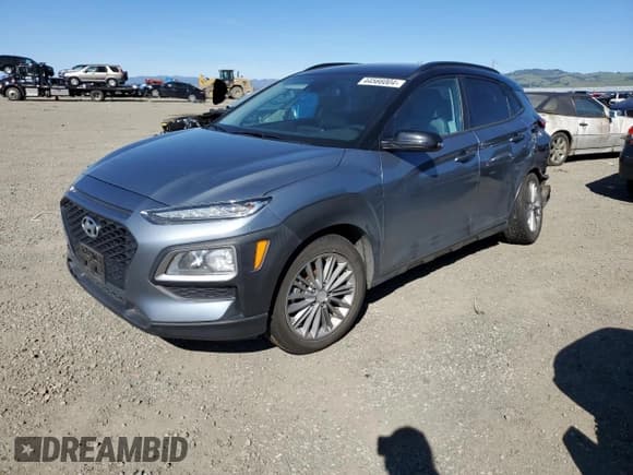 ✅ 2020 Hyundai Kona SEL • VIN: KM8K2CAA4LU443112 • Лот: 44566004. Опубликован ранее на Copart с пробегом 69 274 миль. Бесплатный доступ к архиву аукционных продаж из США и подробный отчёт об истории автомобиля на DreamBid. Изображение 1.