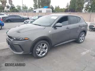 2024 Dodge Hornet R/T z VIN ZACPDFCWXR3A32197, wystawiony jako IAAI lot #42780796 z przebiegiem 30 043 mil mil oraz . Historia ofert i sprzedaży dostępna na DreamBid. Obrazek 2.