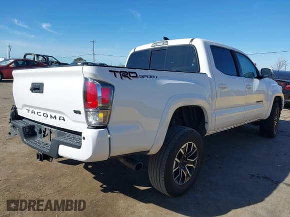 ✅ 2020 Toyota Tacoma SR5 • VIN: 3TMAZ5CN2LM117515 • Lot: 41630150. Listed on IAAI with 201,762 mi. Free auction sales archive from the USA and detailed vehicle history report at DreamBid. Image 4.