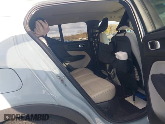 ✅ 2019 Volvo XC40 Momentum • VIN: YV4162XZ1K2019034 • Lot: 43591194. Listed on IAAI with 77,583 mi. Free auction sales archive from the USA and detailed vehicle history report at DreamBid. Image 8.