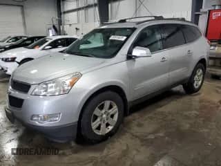 2011 Chevrolet Traverse 2LT z VIN 1GNKVJED2BJ230803, wystawiony jako Copart lot #69835825 z przebiegiem 221 770 mil mil oraz Szkoda całkowita • Salvage title. Historia ofert i sprzedaży dostępna na DreamBid. Obrazek 1.
