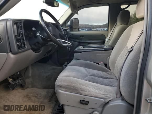 ✅ 2004 Chevrolet Suburban LS • VIN: 3GNFK16T74G252963 • Лот: 91876835. Опубликован ранее на Copart с пробегом 142 543 миль. Бесплатный доступ к архиву аукционных продаж из США и подробный отчёт об истории автомобиля на DreamBid. Изображение 7.