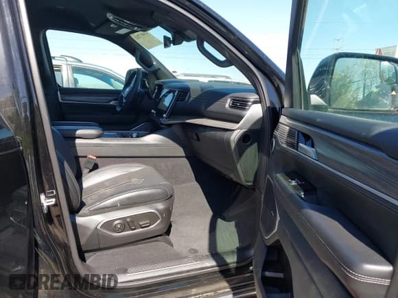 ✅ 2024 Jeep Wagoneer Series II • VIN: 1C4SJRBP9RS176938 • Lot: 43007283. Listed on IAAI with 37,434 mi. Free auction sales archive from the USA and detailed vehicle history report at DreamBid. Image 5.