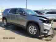 2020 Chevrolet Traverse LS z VIN 1GNERLKW3LJ273020, wystawiony jako Copart lot #77422724 z przebiegiem 156 784 mil mil oraz Czysty tytuł • Clean title. Historia ofert i sprzedaży dostępna na DreamBid. Obrazek 4.