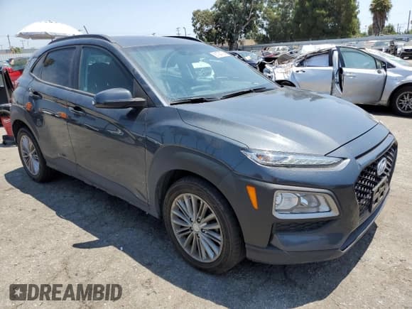 ✅ 2018 Hyundai Kona SEL • VIN: KM8K22AA3JU133234 • Лот: 63724794. Опубликован ранее на Copart с пробегом 52 548 миль. Бесплатный доступ к архиву аукционных продаж из США и подробный отчёт об истории автомобиля на DreamBid. Изображение 4.