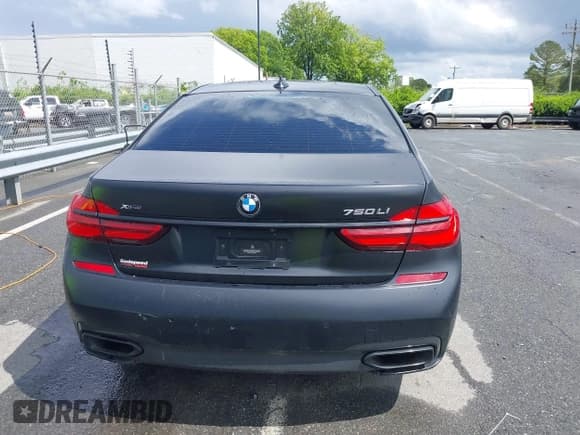 ✅ 2018 BMW 7 Series ALPINA B7 xDrive • VIN: WBA7F2C57JB238219 • Lot: 41996112. Wystawiony na IAAI z przebiegiem Nie podano. Bezpłatny archiwum sprzedaży aukcyjnych z USA i szczegółowy raport historii pojazdu na DreamBid. Zdjęcie 16.