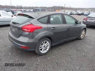 ✅ 2017 Ford Focus SE • VIN: 1FADP3K22HL232712 • Lot: 43747524. Wystawiony na IAAI z przebiegiem 105 501 mil. Bezpłatny archiwum sprzedaży aukcyjnych z USA i szczegółowy raport historii pojazdu na DreamBid. Zdjęcie 4.