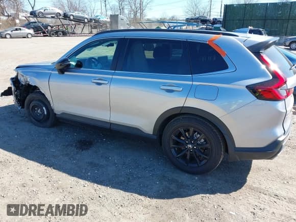 ✅ 2025 Honda CR-V Sport • VIN: 7FARS6H54SE064815 • Lot: 41882104. Wystawiony na IAAI z przebiegiem 5 448 mil. Bezpłatny archiwum sprzedaży aukcyjnych z USA i szczegółowy raport historii pojazdu na DreamBid. Zdjęcie 3.