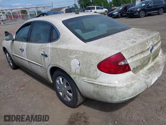 ✅ 2007 Buick LaCrosse CX • VIN: 2G4WC582971145181 • Lot: 42533595. Listed on IAAI with 450,027 mi. Free auction sales archive from the USA and detailed vehicle history report at DreamBid. Image 3.