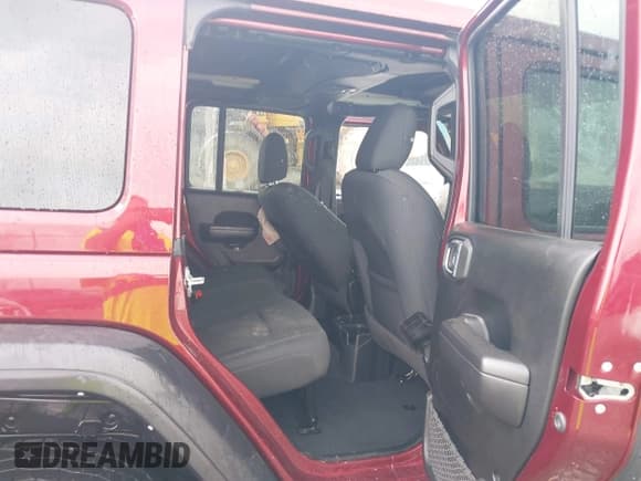 ✅ 2021 Jeep Wrangler Unlimited Willys • VIN: 1C4HJXDN8MW714976 • Lot: 42080856. Wystawiony na IAAI z przebiegiem 74 613 mil. Bezpłatny archiwum sprzedaży aukcyjnych z USA i szczegółowy raport historii pojazdu na DreamBid. Zdjęcie 8.