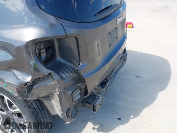 ✅ 2018 Jeep Renegade Altitude • VIN: ZACCJABB0JPJ67014 • Лот: 43339151. Опубликован ранее на IAAI с пробегом 127 238 миль. Бесплатный доступ к архиву аукционных продаж из США и подробный отчёт об истории автомобиля на DreamBid. Изображение 6.