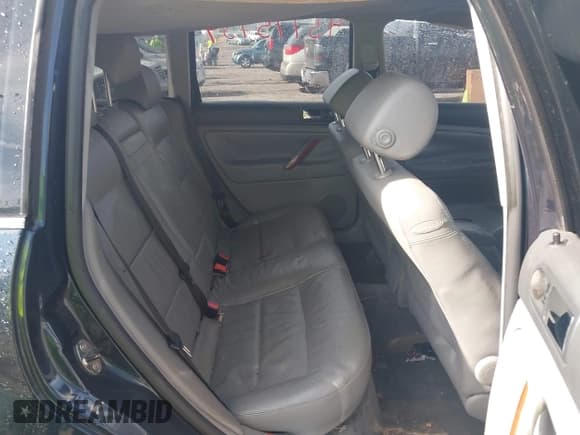 ✅ 2005 Volkswagen Passat GLX • VIN: WVWYU63B75E040674 • Lot: 43775934. Listed on IAAI with 272,182 mi. Free auction sales archive from the USA and detailed vehicle history report at DreamBid. Image 8.