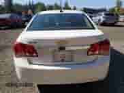 2015 Chevrolet Cruze LS z VIN 1G1PA5SG8F7290645, wystawiony jako Copart lot #83963235 z przebiegiem 110 216 mil mil oraz Szkoda całkowita • Salvage title. Historia ofert i sprzedaży dostępna na DreamBid. Obrazek 6.