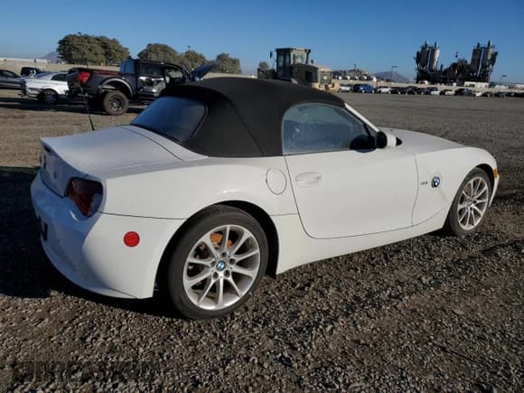 ✅ 2008 BMW Z4 3.0i • VIN: 4USBU33598LW74447 • Lot: 77775974. Listed on Copart with 149,409 mi. Free auction sales archive from the USA and detailed vehicle history report at DreamBid. Image 3.