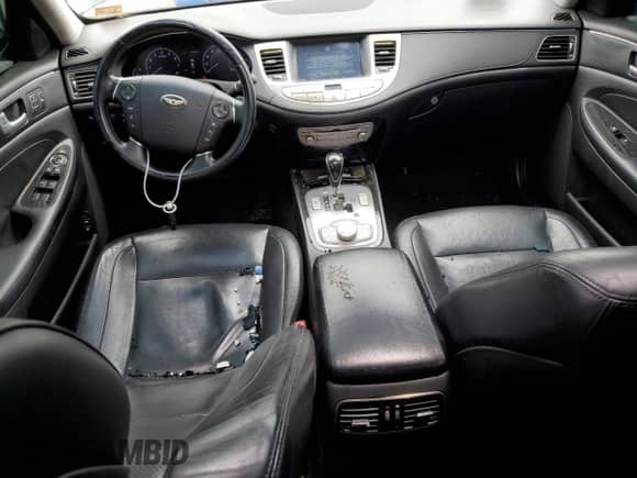 2013 Hyundai Genesis R-Spec z VIN KMHGC4DH6DU232190, wystawiony jako Copart lot #58210084 z przebiegiem 138 462 mil mil oraz Szkoda całkowita • Salvage title. Historia ofert i sprzedaży dostępna na DreamBid. Obrazek 8.