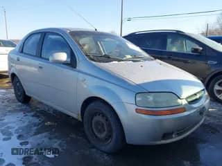 2006 Chevrolet Aveo LS z VIN KL1TD56606B524585, wystawiony jako IAAI lot #41320065 z przebiegiem 156 826 mil mil oraz . Historia ofert i sprzedaży dostępna na DreamBid. Obrazek 1.