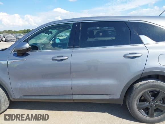 ✅ 2022 Kia Sorento LX • VIN: 5XYRGDLC0NG109088 • Lot: 43365155. Wystawiony na IAAI z przebiegiem 73 494 mil. Bezpłatny archiwum sprzedaży aukcyjnych z USA i szczegółowy raport historii pojazdu na DreamBid. Zdjęcie 14.