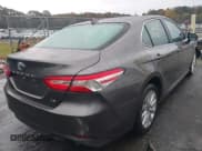 ✅ 2020 Toyota Camry LE • VIN: 4T1C11AK3LU996418 • Lot: 43528082. Wystawiony na IAAI z przebiegiem 33 532 mil. Bezpłatny archiwum sprzedaży aukcyjnych z USA i szczegółowy raport historii pojazdu na DreamBid. Zdjęcie 4.