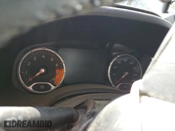 ✅ 2016 Jeep Renegade Limited • VIN: ZACCJADT1GPC66118 • Lot: 70406715. Wystawiony na Copart z przebiegiem Nie podano. Bezpłatny archiwum sprzedaży aukcyjnych z USA i szczegółowy raport historii pojazdu na DreamBid. Zdjęcie 9.