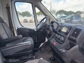 ✅ 2019 Ram ProMaster • VIN: 3C7WRVKG2KE512637 • Lot: 79076894. Wystawiony na Copart z przebiegiem 71 332 mil. Bezpłatny archiwum sprzedaży aukcyjnych z USA i szczegółowy raport historii pojazdu na DreamBid. Zdjęcie 5.