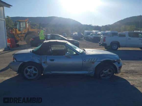 1998 BMW 3 Series Z3 1.9 with VIN 4USCH7330WLE10550, listed as a IAAI auction lot 43333873 with 84,380 mi miles and . Bid and sale history available at DreamBid. Image 13.